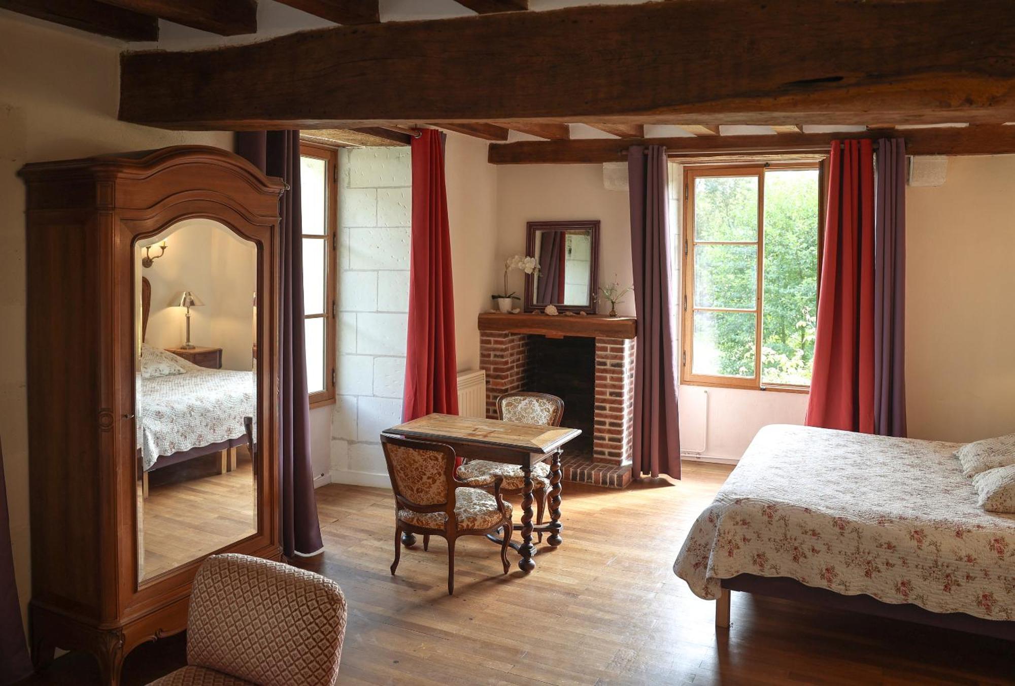 Chateau-monastere De La Corroirie Bed & Breakfast Montrésor
