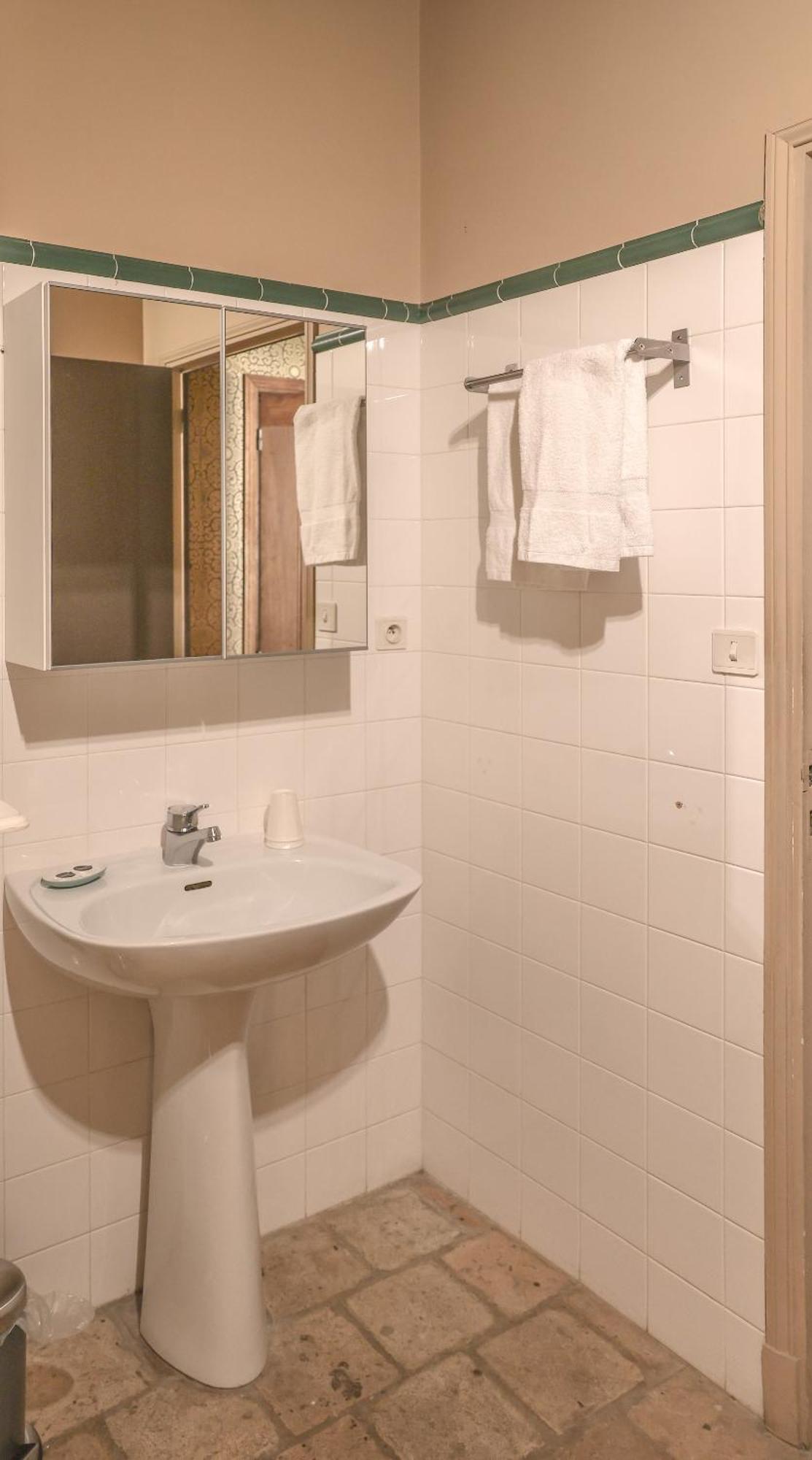 Bed & Breakfast Chateau-monastere De La Corroirie