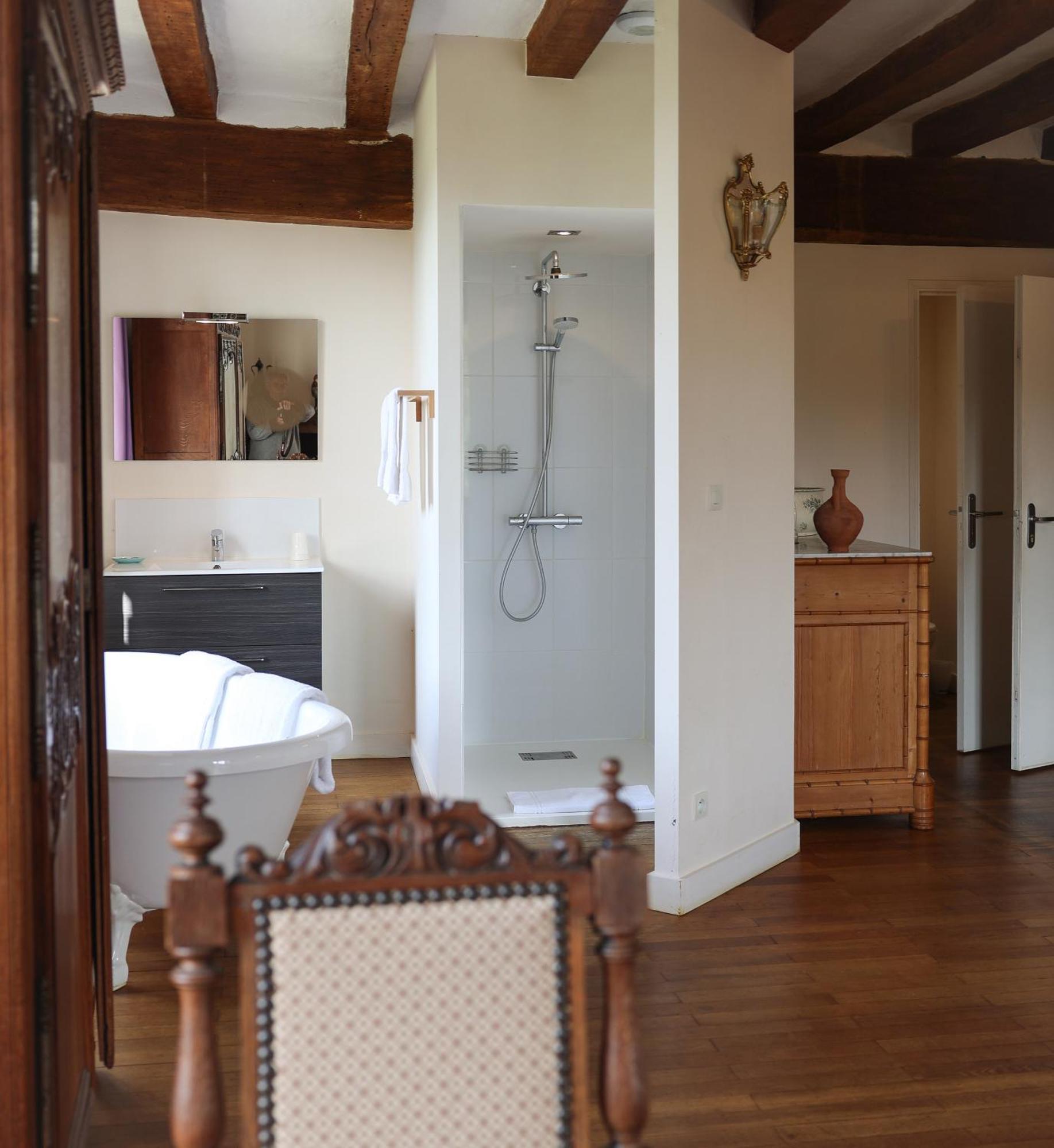 Bed & Breakfast Chateau-monastere De La Corroirie *